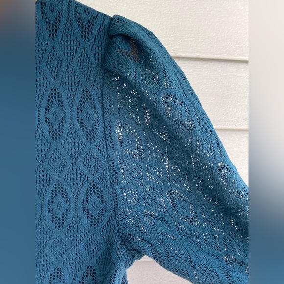 Teal blue dress with lace overlay and 3/4 puff sleeves - Picture 4 of 8